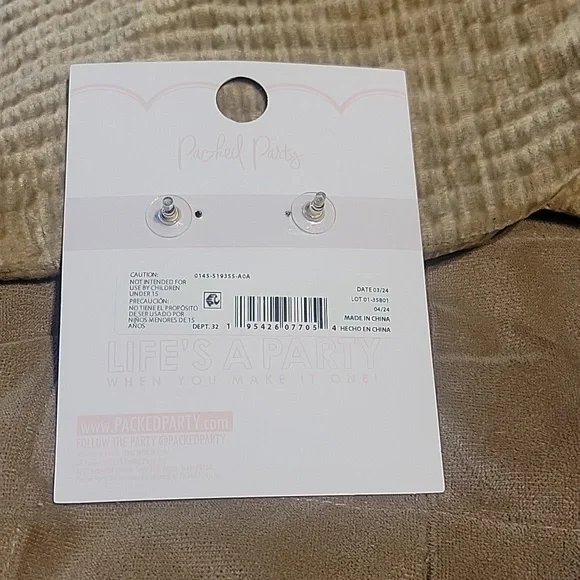 NWT Cute Packed Party cowgirl hat bride earrings. - Picture 2 of 2